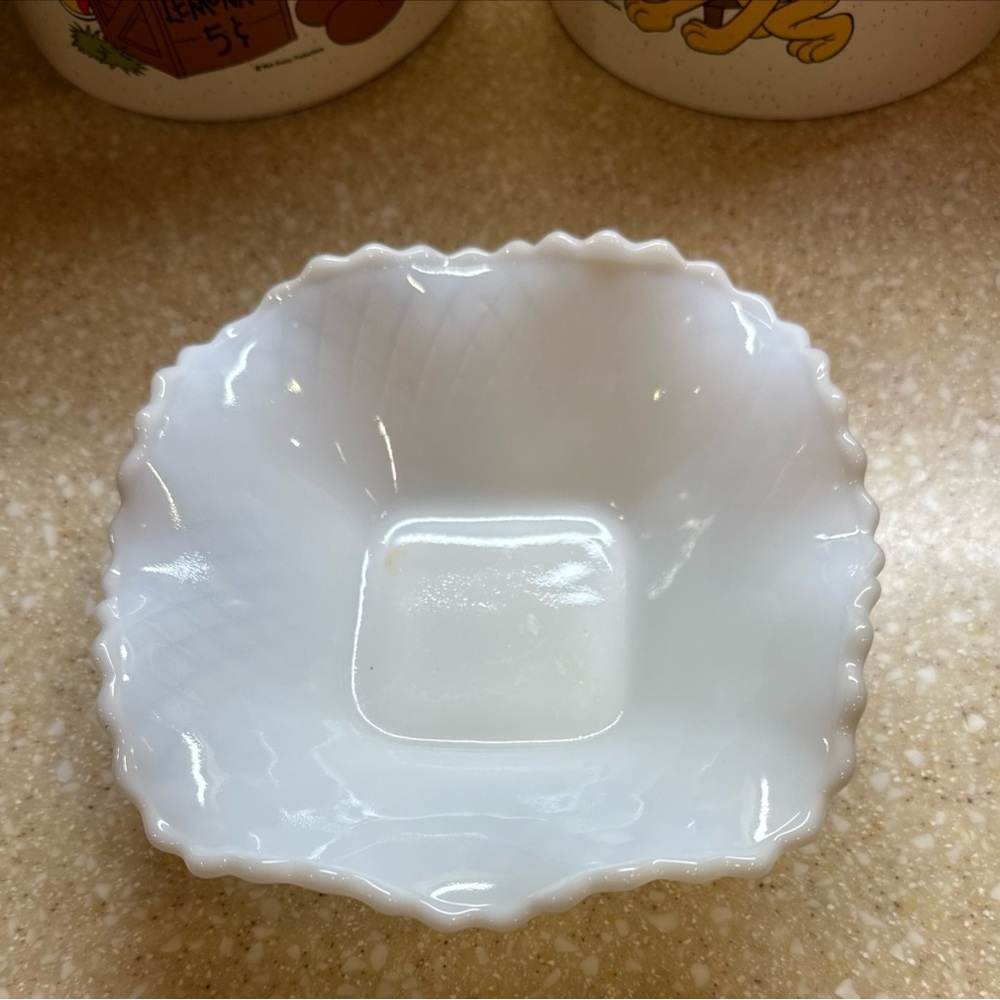 Vintage Milk Glass opaque White Scalloped Edge Hobnail Candy Dish Bowl